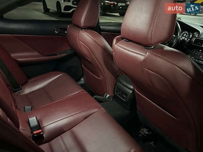 Седан Lexus IS 2015 в Дніпрі