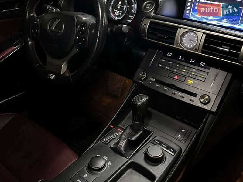 Седан Lexus IS 2015 в Дніпрі