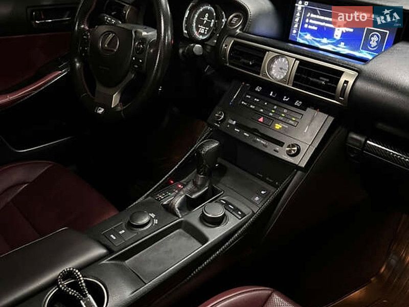 Седан Lexus IS 2015 в Дніпрі