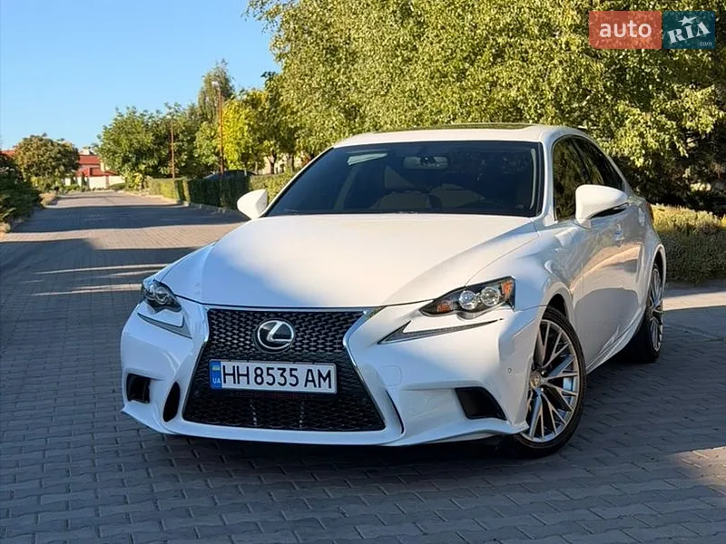 Lexus IS