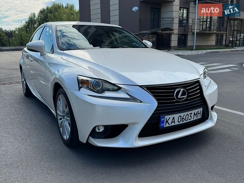Седан Lexus IS 2015 в Києві
