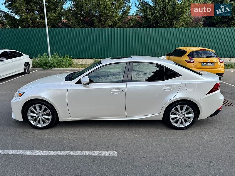 Седан Lexus IS 2015 в Києві