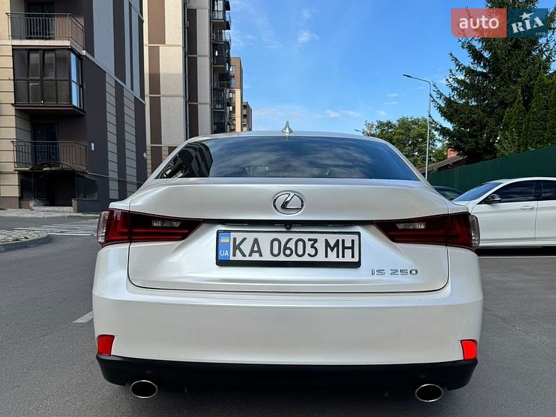 Седан Lexus IS 2015 в Києві