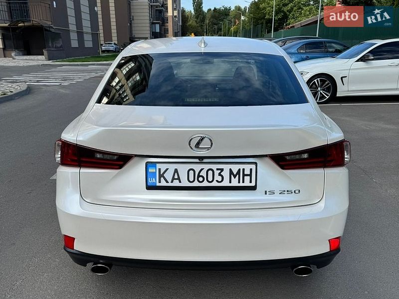 Седан Lexus IS 2015 в Києві