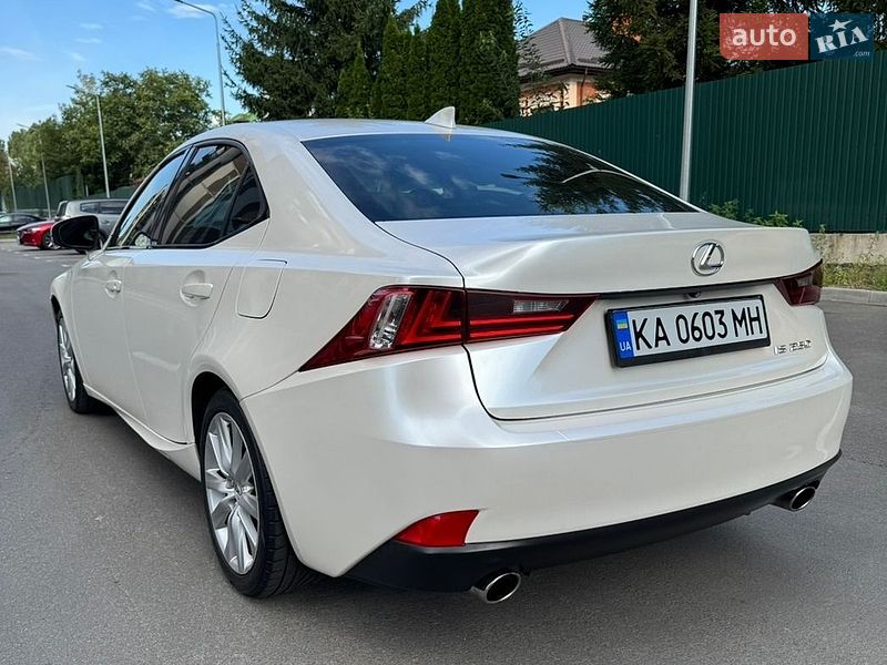 Седан Lexus IS 2015 в Києві