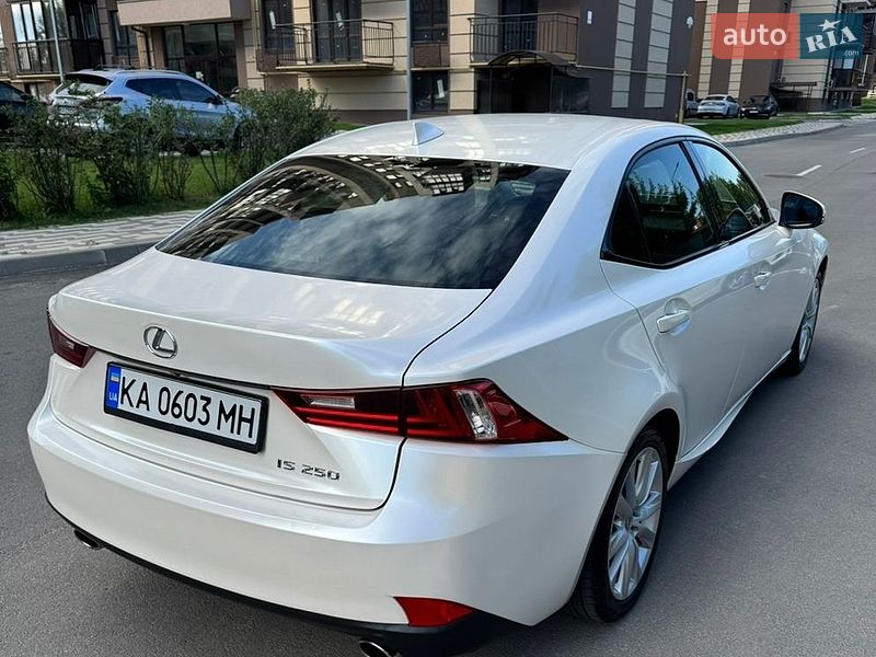Седан Lexus IS 2015 в Києві