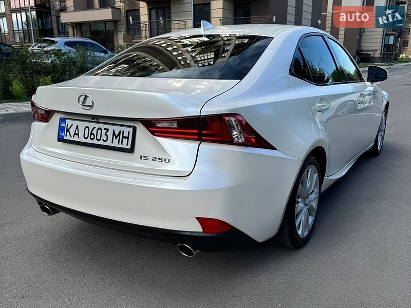 Седан Lexus IS 2015 в Києві