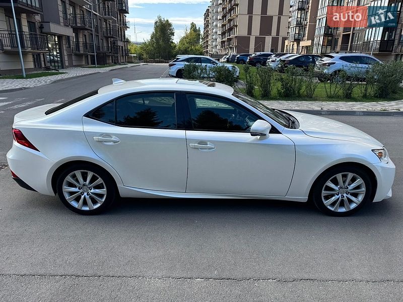 Седан Lexus IS 2015 в Києві