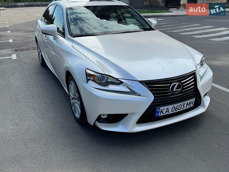 Седан Lexus IS 2015 в Києві