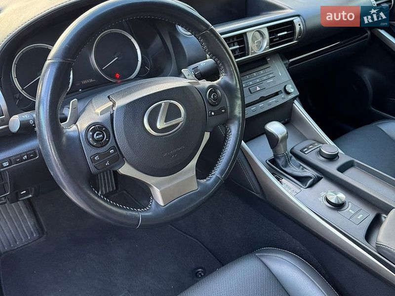 Седан Lexus IS 2015 в Києві