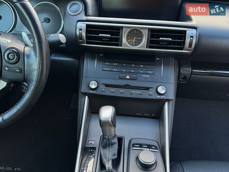Седан Lexus IS 2015 в Києві