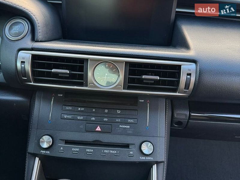 Седан Lexus IS 2015 в Києві