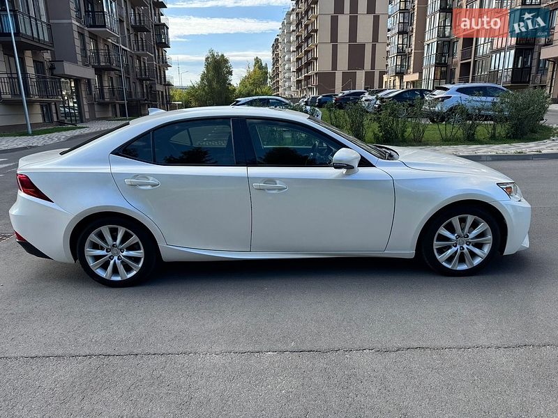 Седан Lexus IS 2015 в Києві