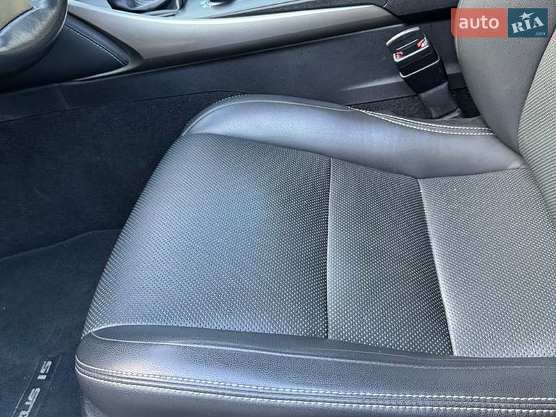 Седан Lexus IS 2015 в Києві