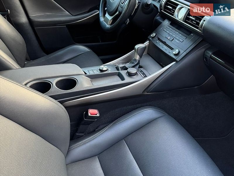 Седан Lexus IS 2015 в Києві