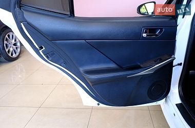 Седан Lexus IS 2015 в Одесі