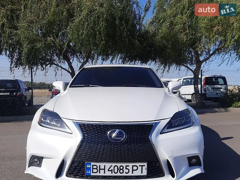 Lexus IS 2011