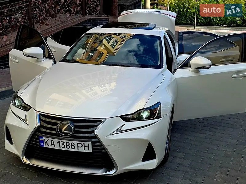 Lexus IS 2017