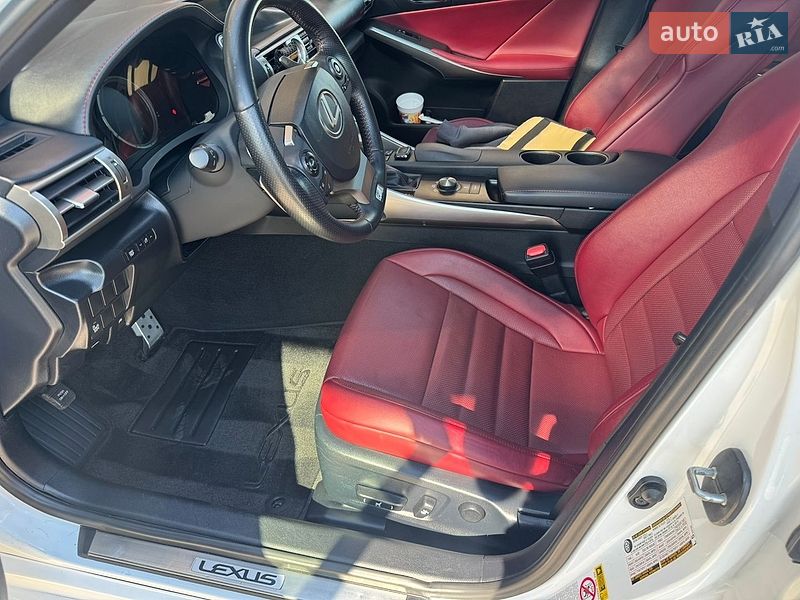 Седан Lexus IS 2015 в Києві