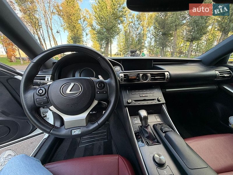 Седан Lexus IS 2015 в Києві