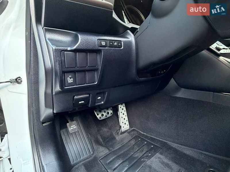 Седан Lexus IS 2015 в Києві