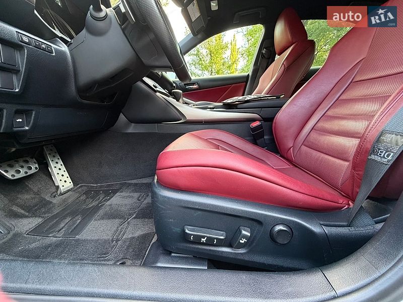 Седан Lexus IS 2015 в Києві