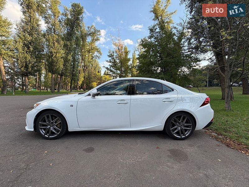 Седан Lexus IS 2015 в Києві