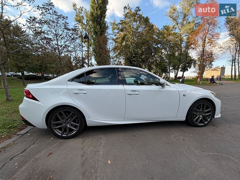 Седан Lexus IS 2015 в Києві