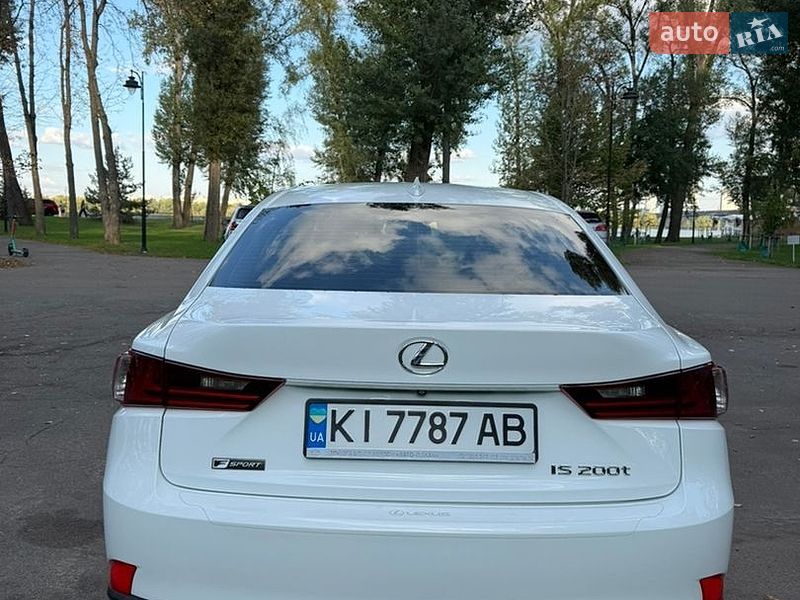 Седан Lexus IS 2015 в Києві