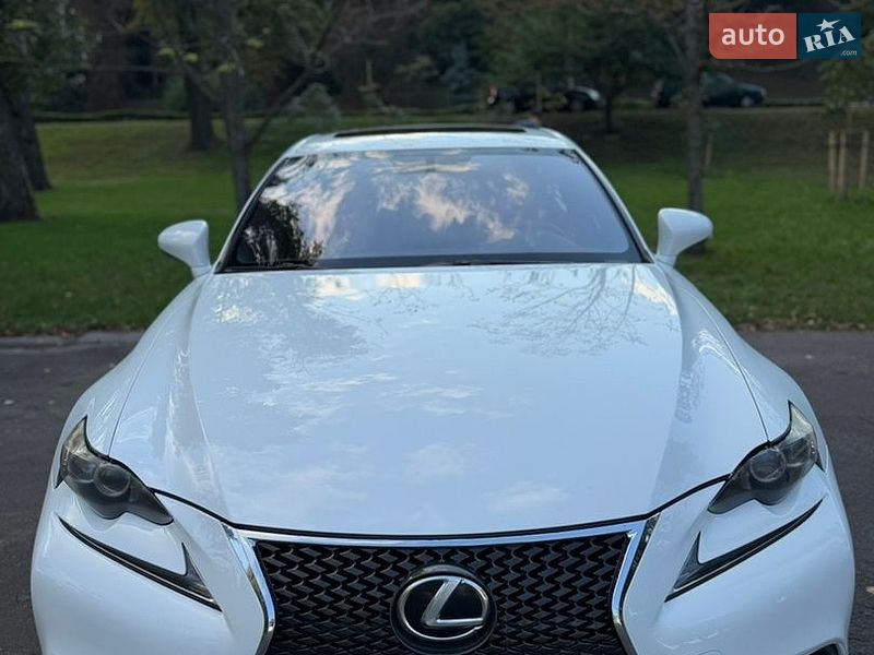 Седан Lexus IS 2015 в Києві