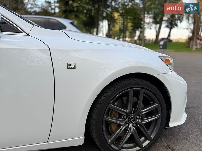 Седан Lexus IS 2015 в Києві