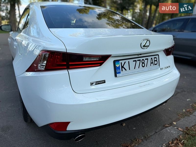 Седан Lexus IS 2015 в Києві