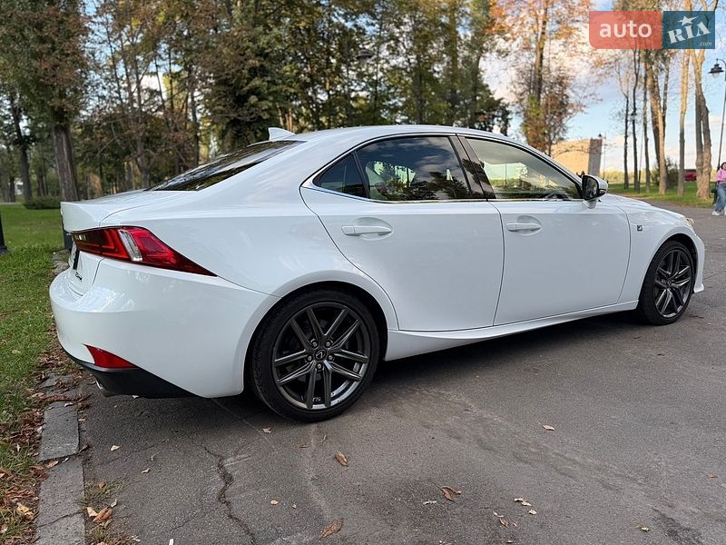 Седан Lexus IS 2015 в Києві