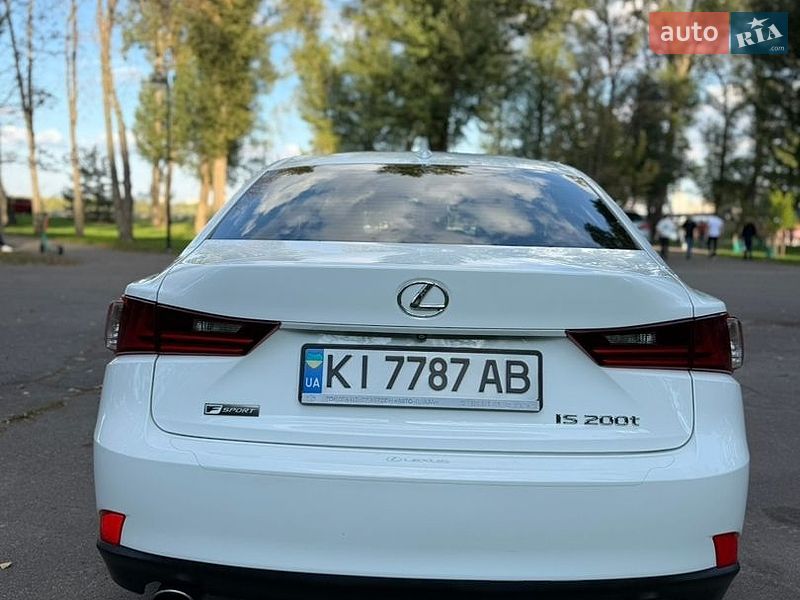 Седан Lexus IS 2015 в Києві