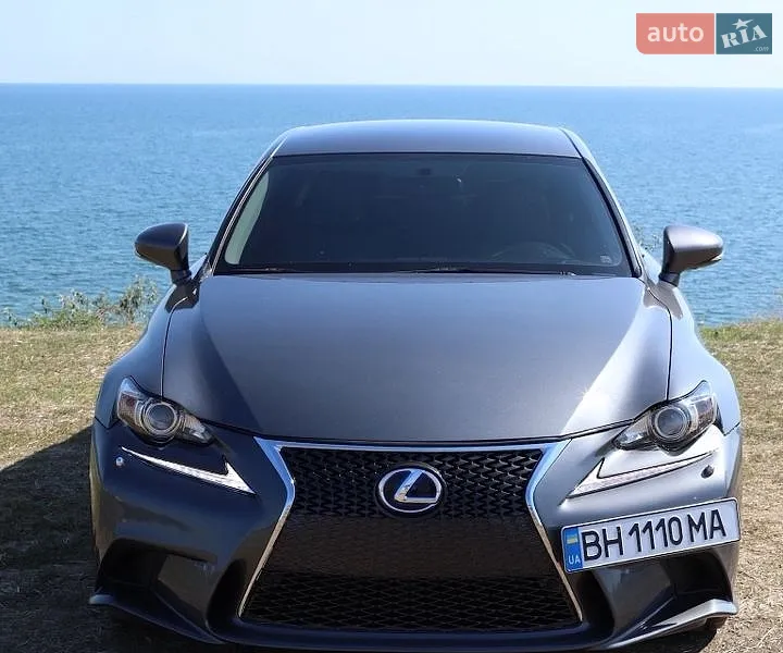 Lexus IS