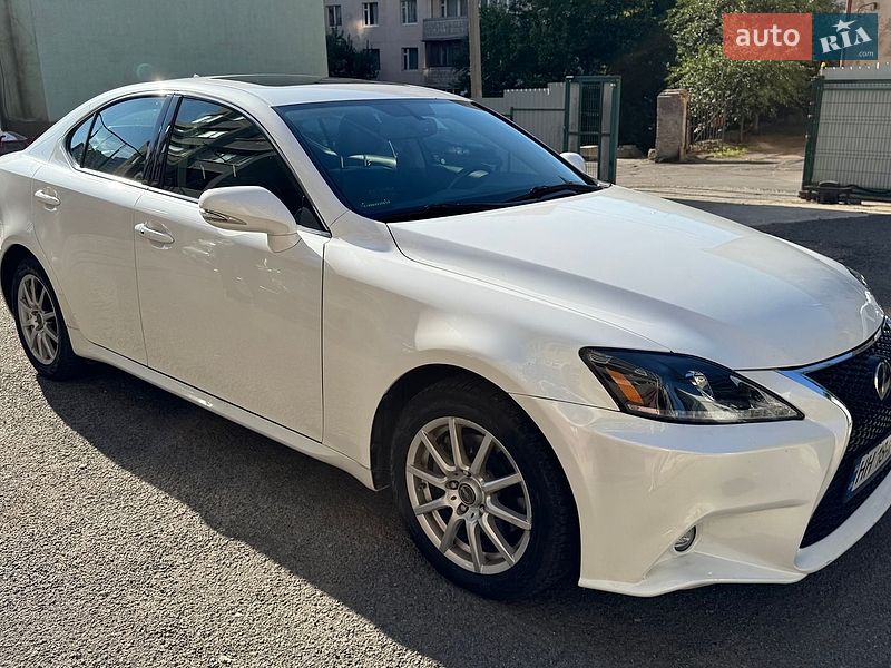 Lexus IS, photos from the listing
