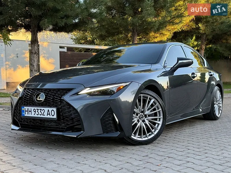 Lexus IS 2023