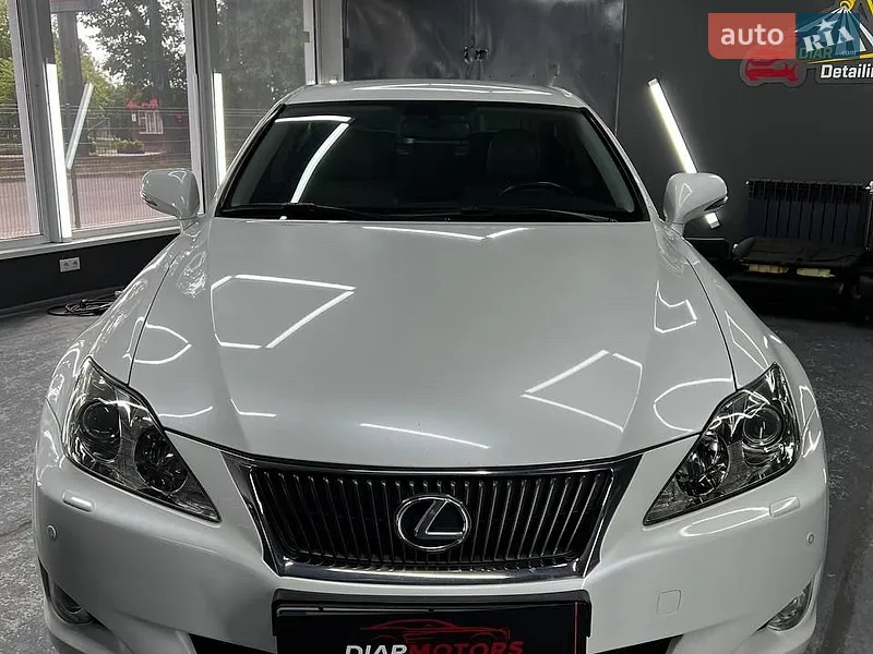 Lexus IS