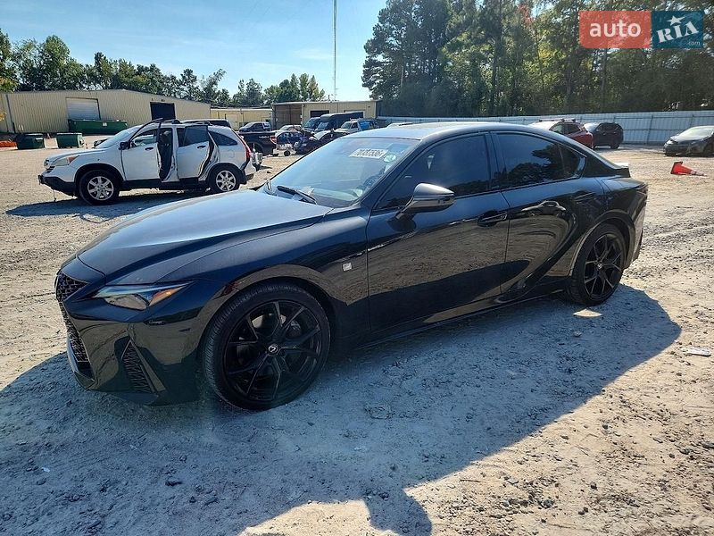 Седан Lexus IS 2024 в Ужгороді