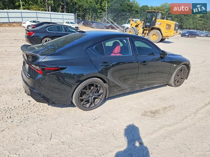 Седан Lexus IS 2024 в Ужгороді