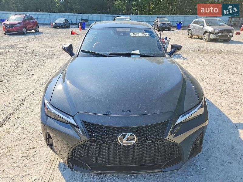 Седан Lexus IS 2024 в Ужгороді