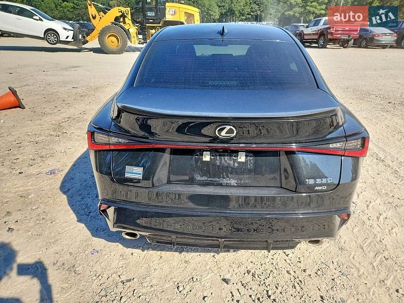 Седан Lexus IS 2024 в Ужгороді