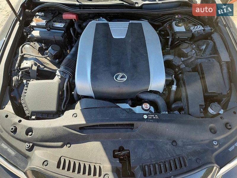 Седан Lexus IS 2024 в Ужгороді
