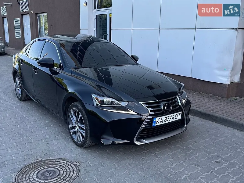 Lexus IS 2020