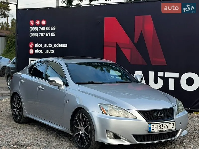 Lexus IS