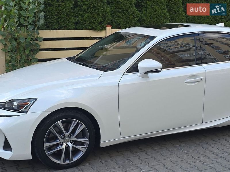Седан Lexus IS 2017 в Києві