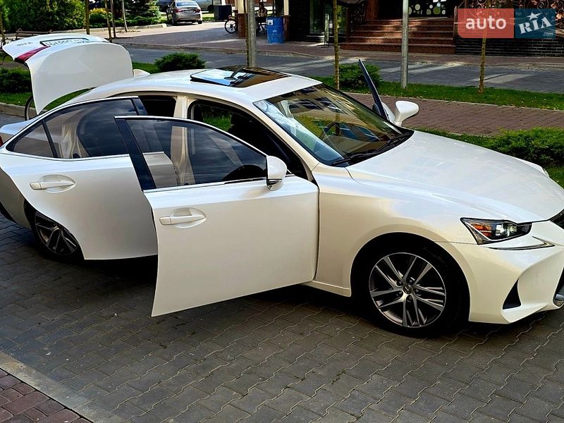 Седан Lexus IS 2017 в Києві