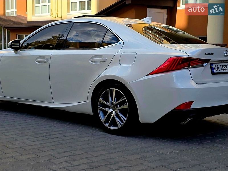 Седан Lexus IS 2017 в Києві