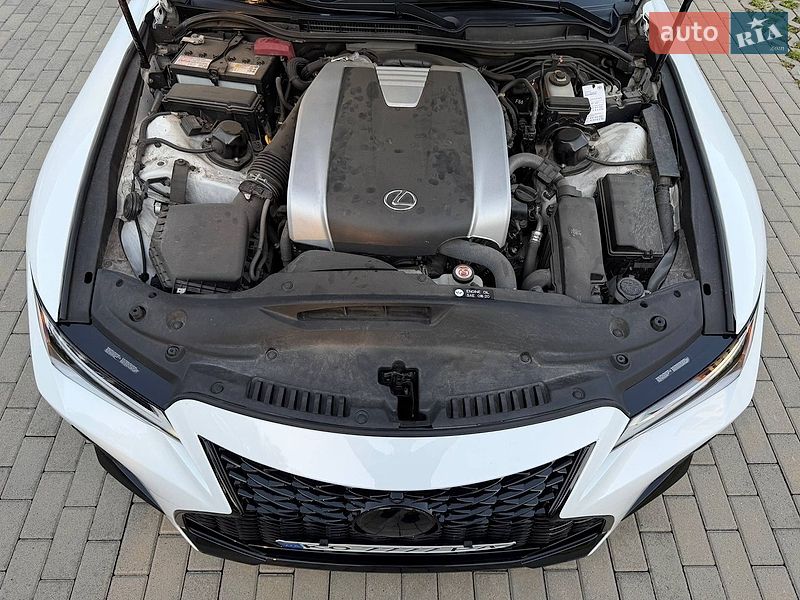 Седан Lexus IS 2023 в Сваляві
