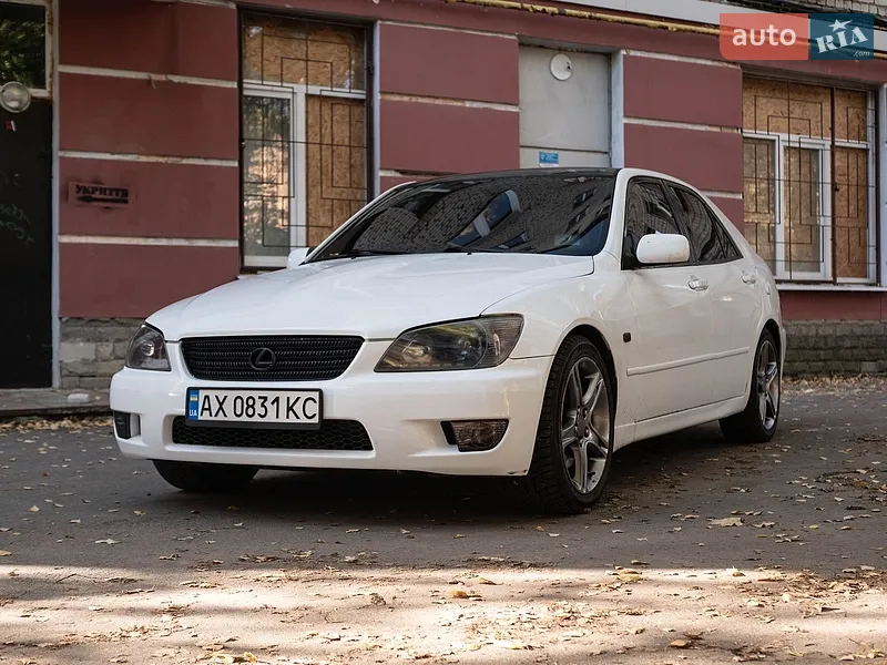 Lexus IS